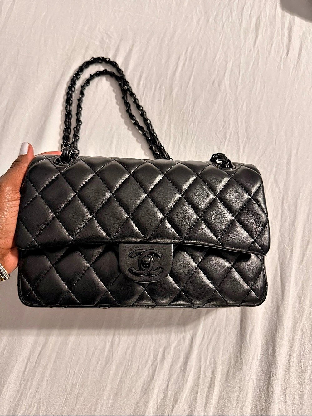 Chanel Classic Flap Quilted Shoulder Bag in Black Like New - Picture 2 of 9